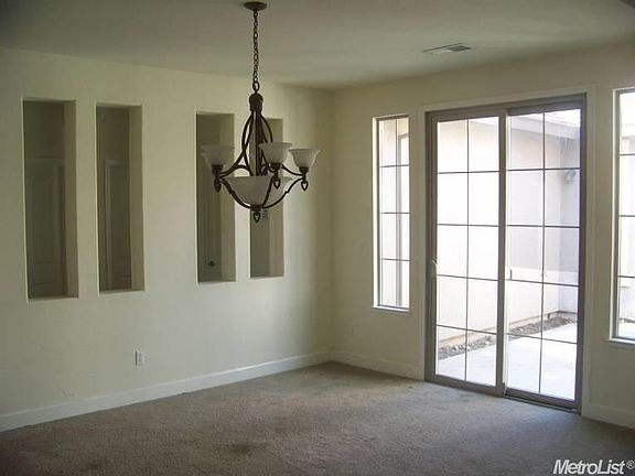 5th image of 415 Woodhaven Pl