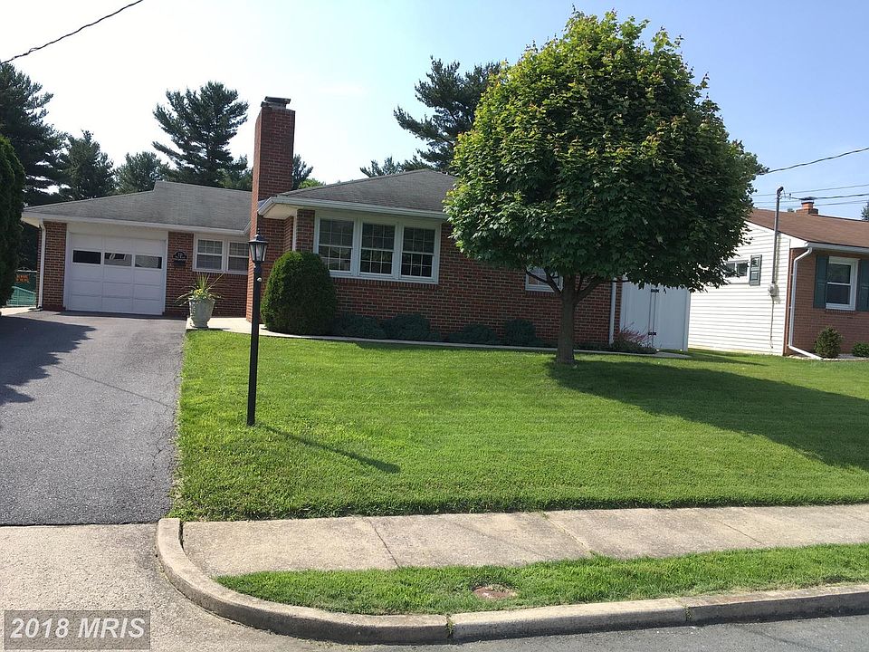 1st image of 221 Rock Willow Ave
