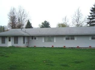 106 Circle Dr, Avon, IL 61415