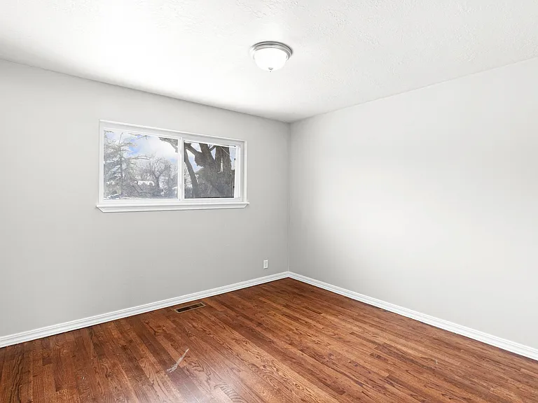 4264 S 1100 E — Photo 21