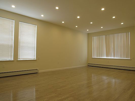 5th image of 25 Bay 8 St #1