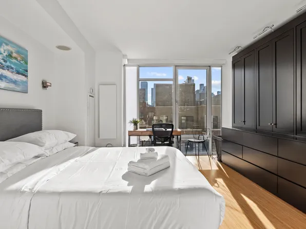 350 West 53rd Street image 14 of 33