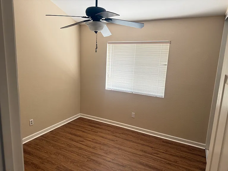 3143 Mariposa Ave — Photo 13