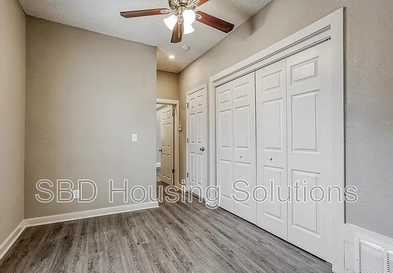 2256 S Sterling Ave — Photo 5