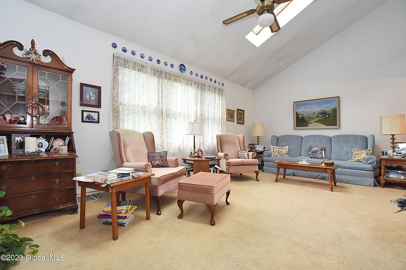 3rd image of 15 Murray Drive