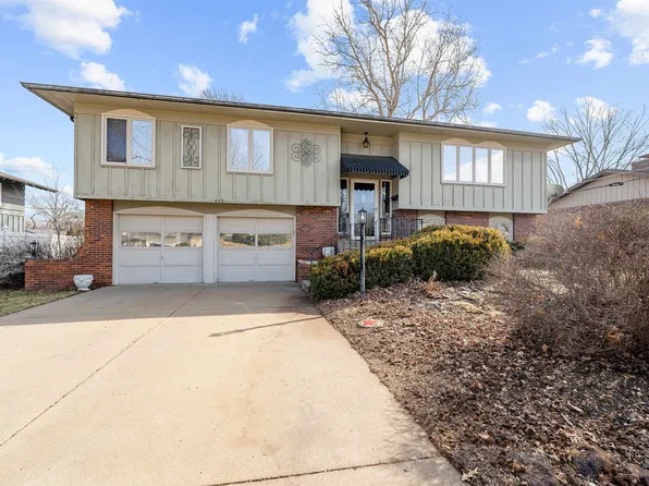 449 Regent Rd, Salina, KS 67401