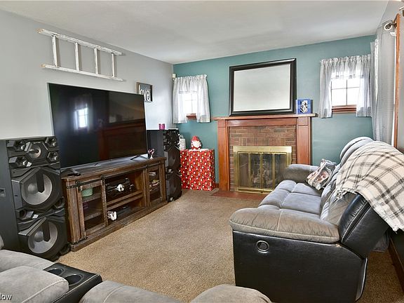4th image of 750 Oak Knoll Ave SE