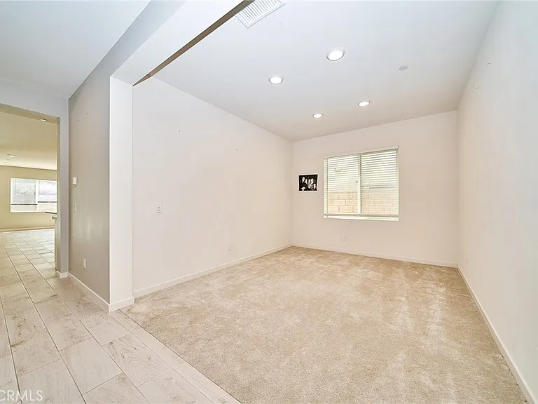 2622 E Embry Ln — Photo 16