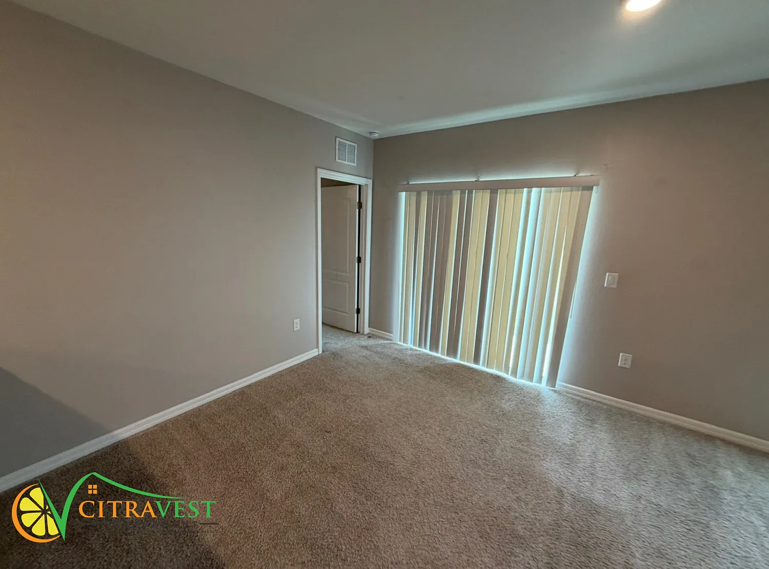 Newer 3 Bedroom, Available in Winter Haven! — Photo 4