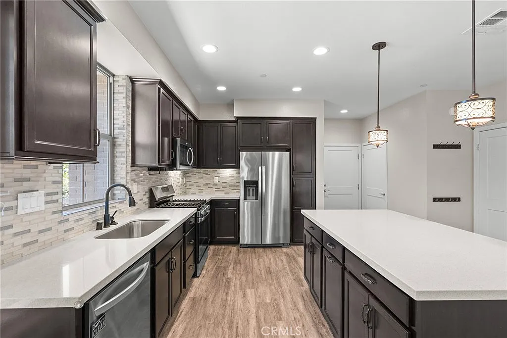 3 bed, 2.5 bath, 1663 sqft, $3,850 — Photo 3