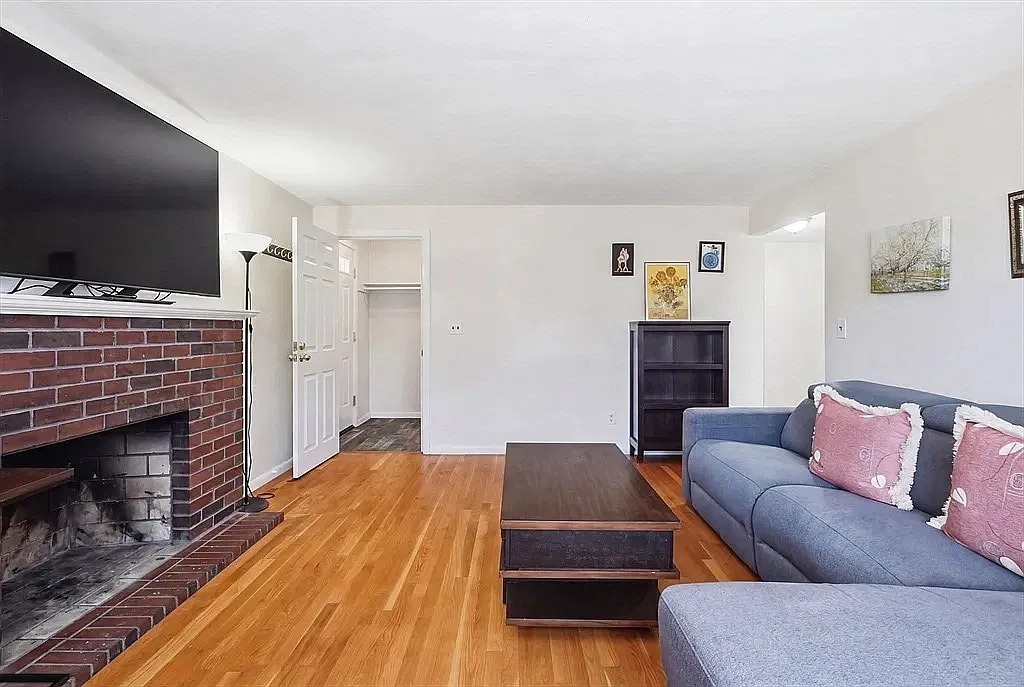 2 bed, 1000 sqft, $3,200 — Photo 2