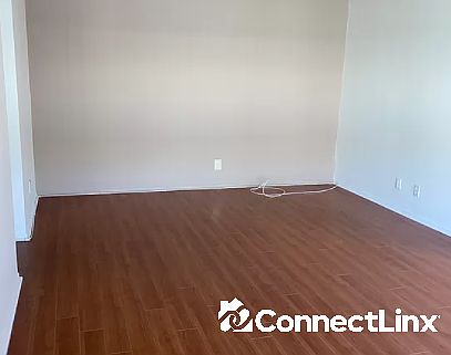 4th image of 3275 Nyeland Ave