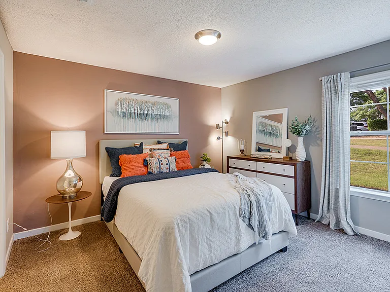 Oak Hollow Apartments — Photo 15