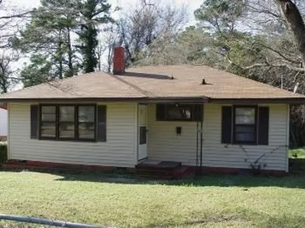 2063 Osceola Dr, Fayetteville, NC 28301
