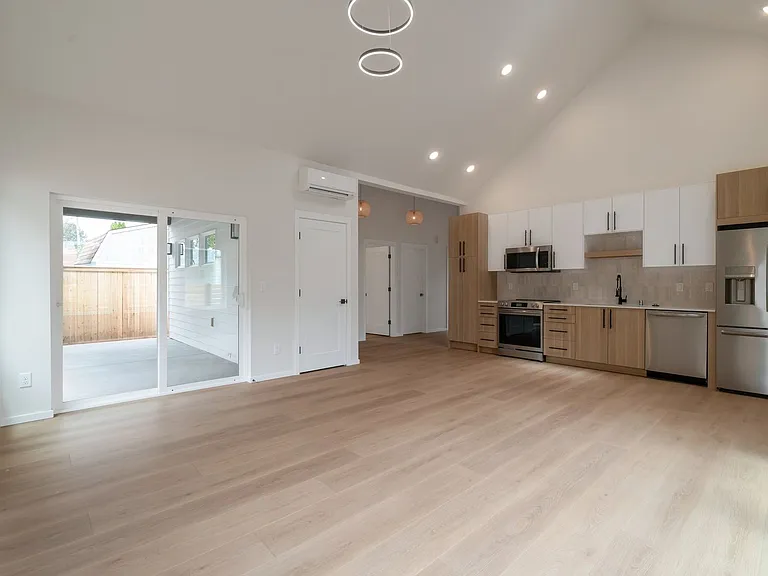 105A Wayne Ave SE — Photo 2