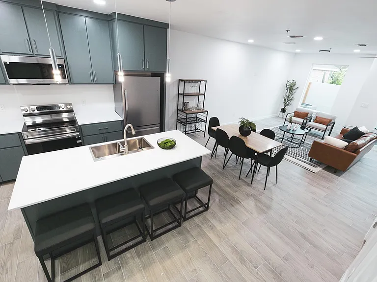 1400 W Wisconsin Rd #2 — Photo 9