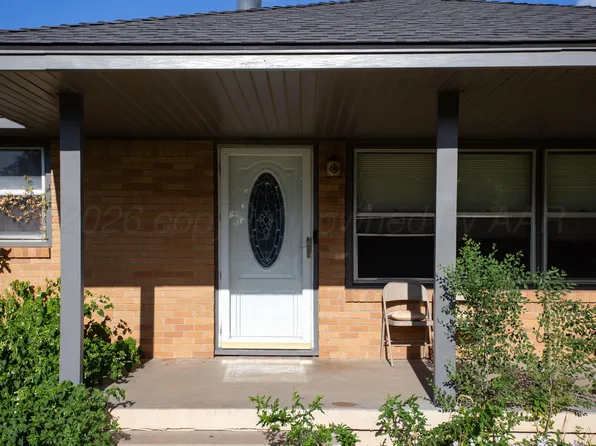 608 S 2nd St, Vega, TX 79092