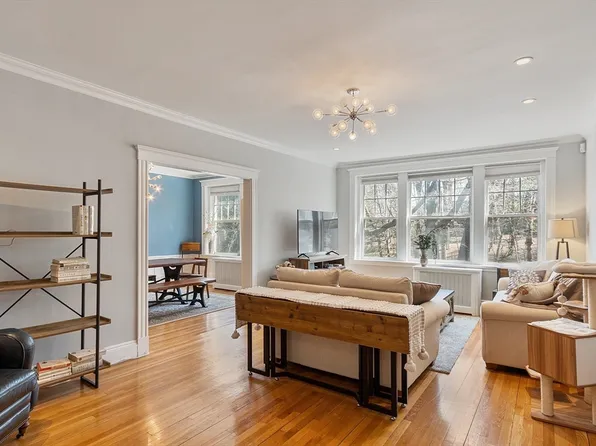 120 Amory St APT 4, Brookline, MA 02446