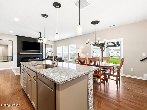 5th image of 107 Wildflower Ct
