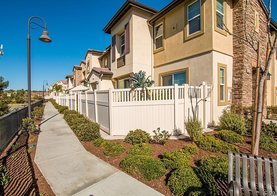 1st image of 44095 Calle Luz