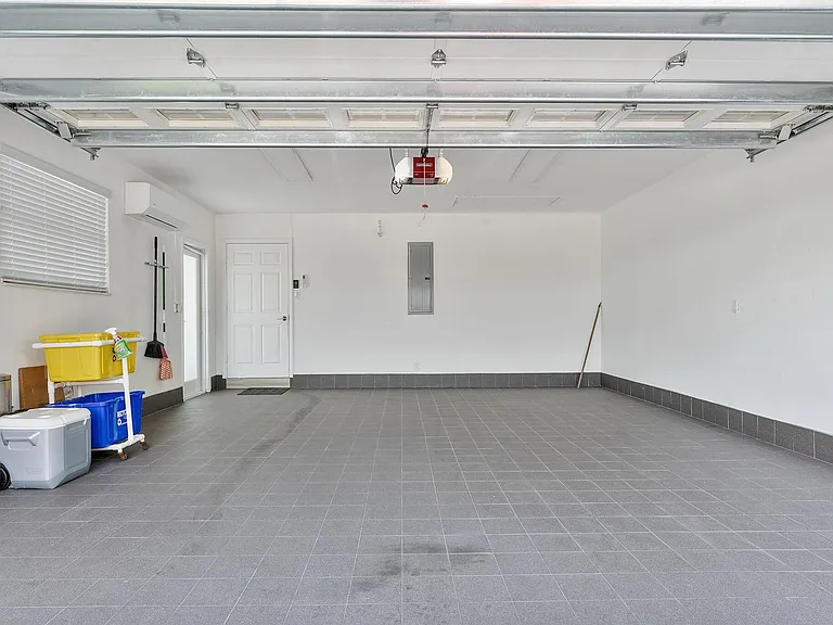 831 Dover St — Photo 29