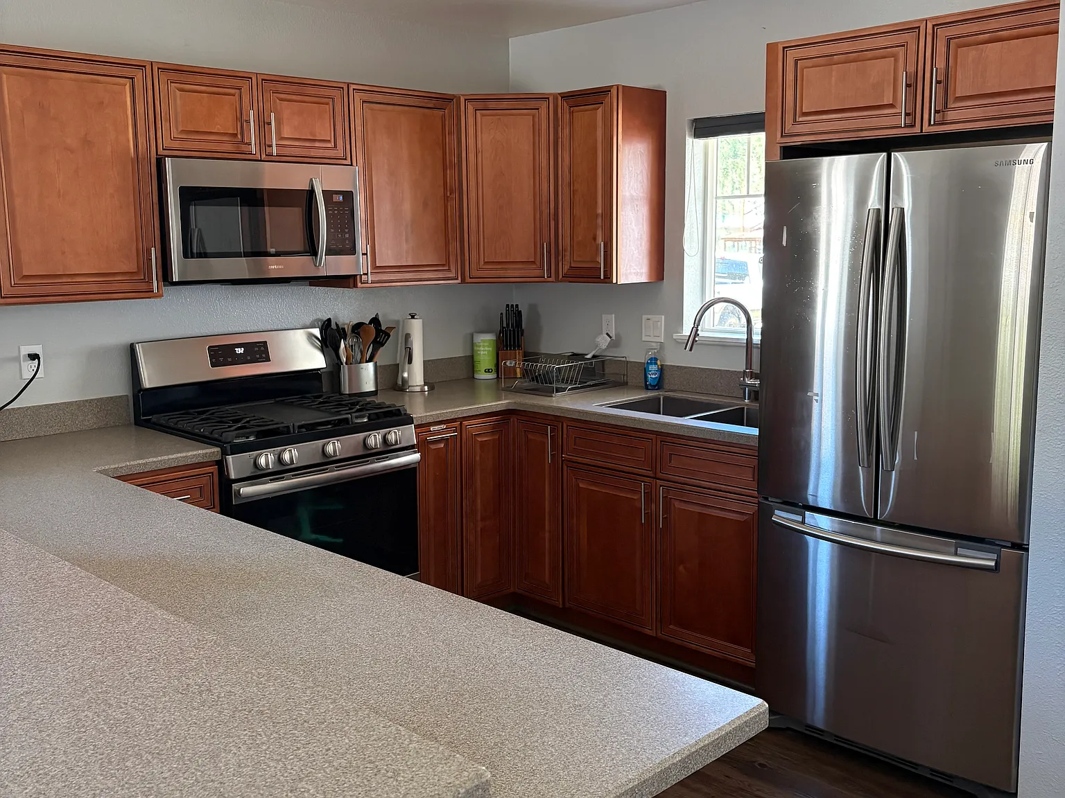2 bed, 1100 sqft, $1,700 — Photo 3