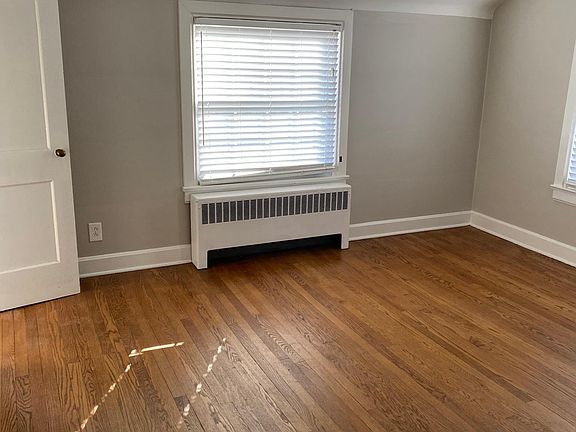 5th image of 2213 Maplewood Dr