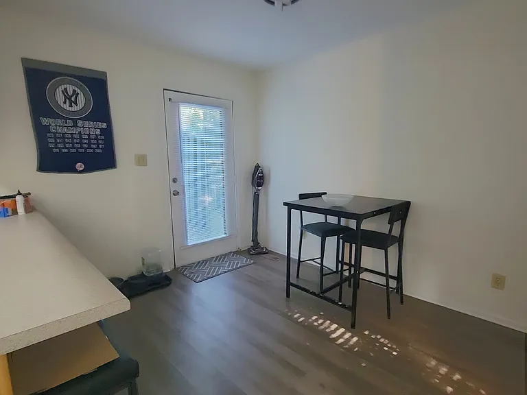 102 Bramble Ct — Photo 5