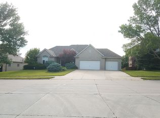 3908 N 194th St, Elkhorn, NE 68022