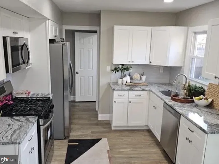 89 Hampshire Ln — Photo 10
