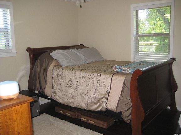 5th image of 716 Meadowbrook Dr