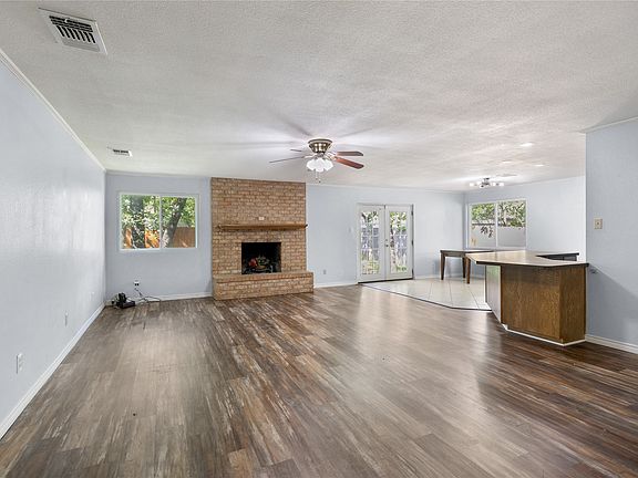 4th image of 1109 Pine Ridge Dr