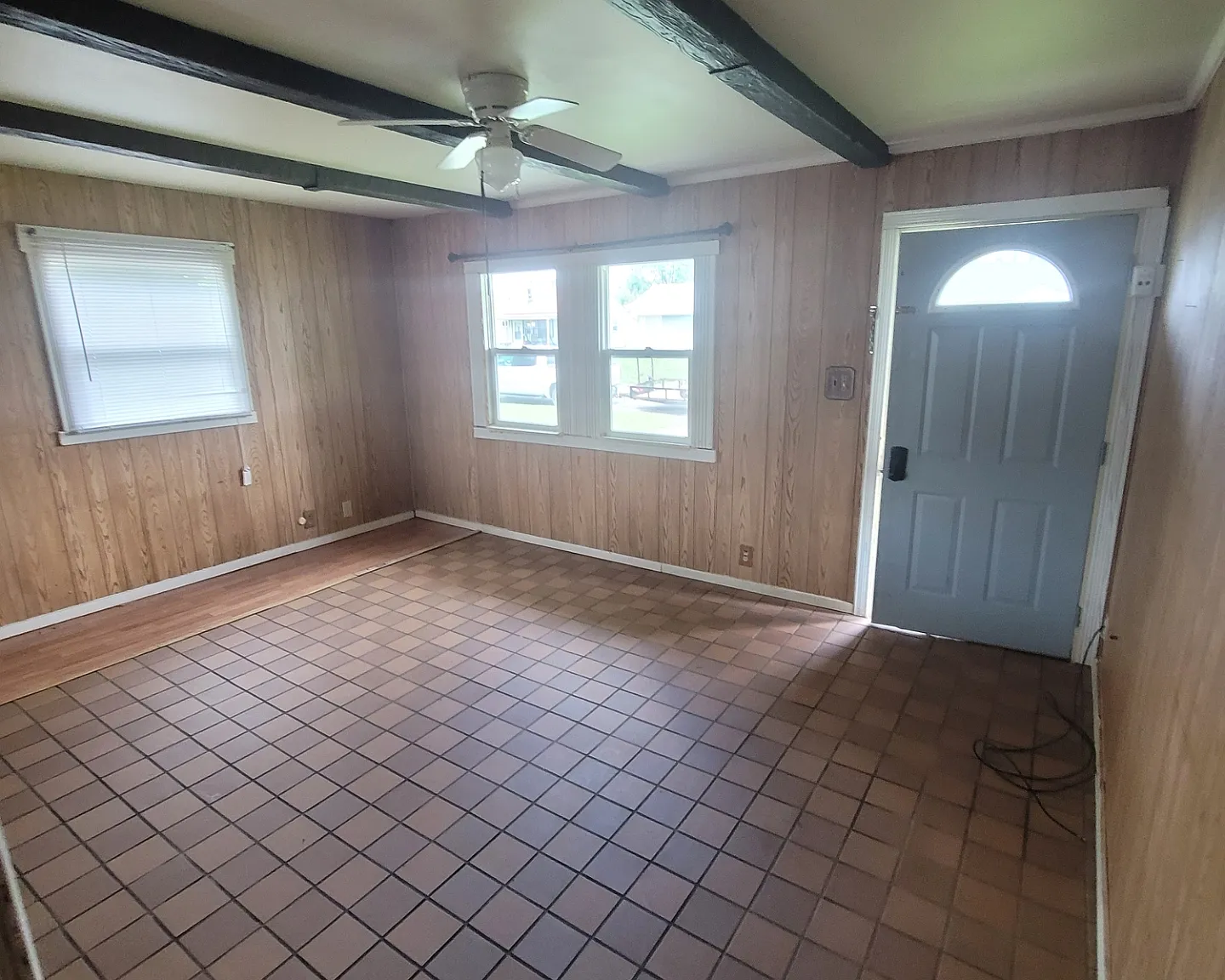 3 bed, 942 sqft, $1,800 — Photo 3