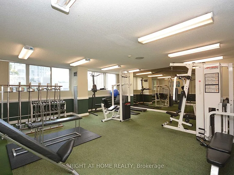3700 Kaneff Cres #802 — Photo 8