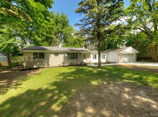 20194 Mayfield St, Livonia, MI 48152