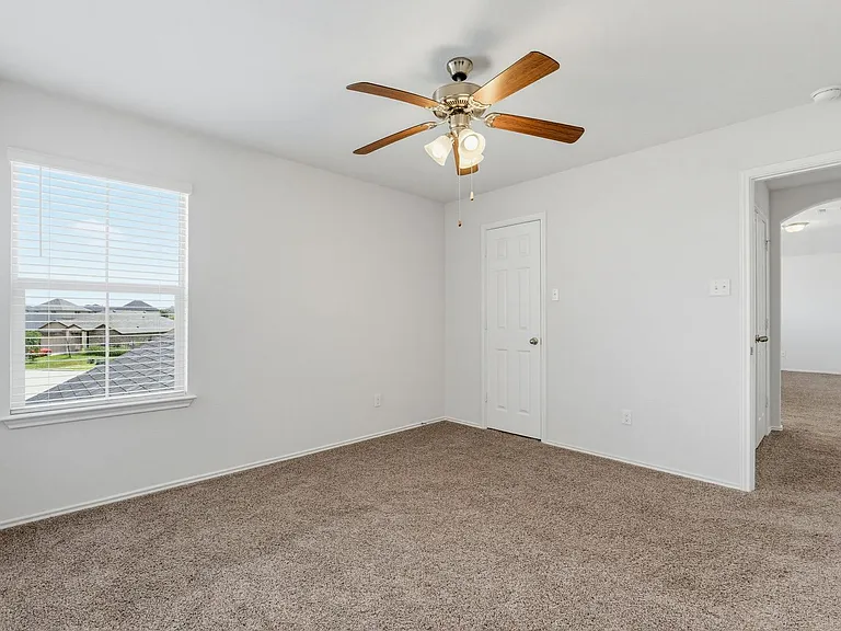 904 Garden Green Dr — Photo 12