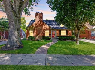 1190 Torrey Rd, Grosse Pointe Woods, MI 48236