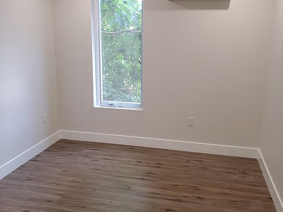 3rd image of 5809 Lansdowne Ave #2B