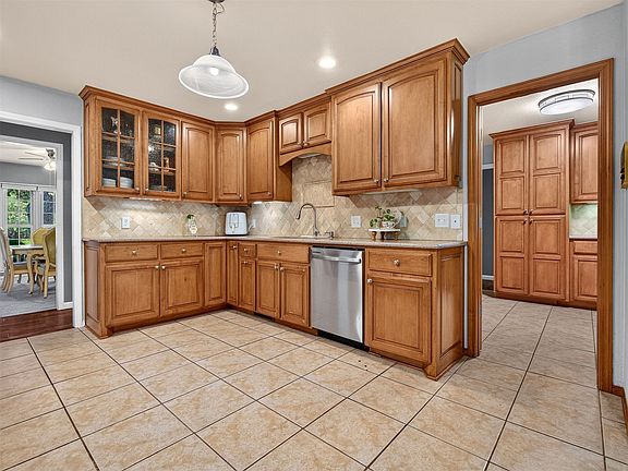 5th image of 1700 College Park Rd