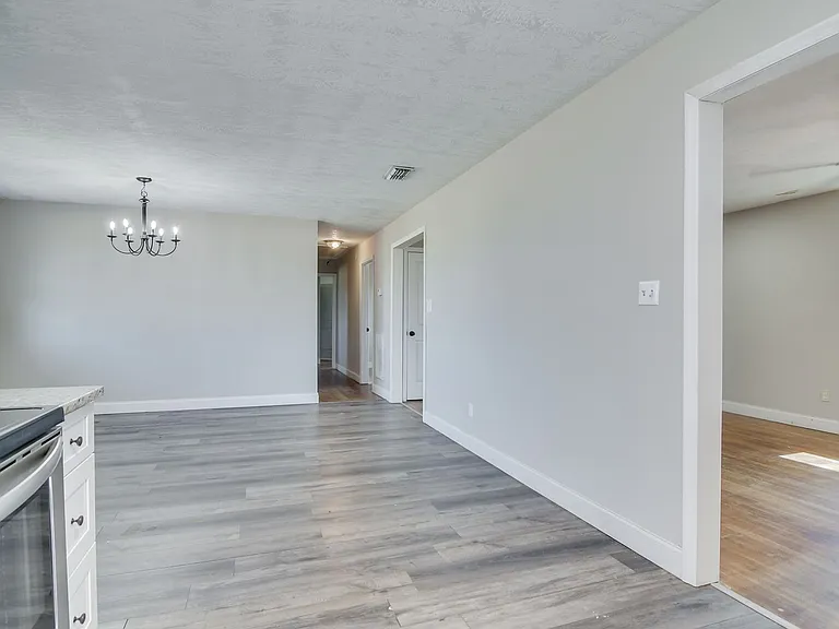 208 Maywood Dr — Photo 11