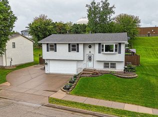 4962 Northrange Ct, Dubuque, IA 52002