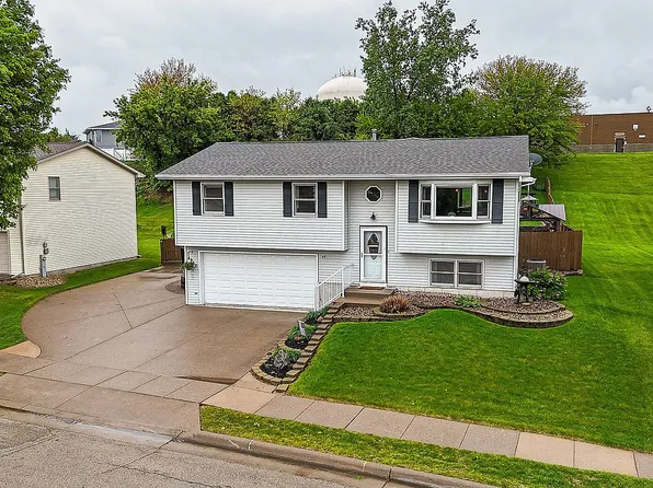 4962 Northrange Ct, Dubuque, IA 52002