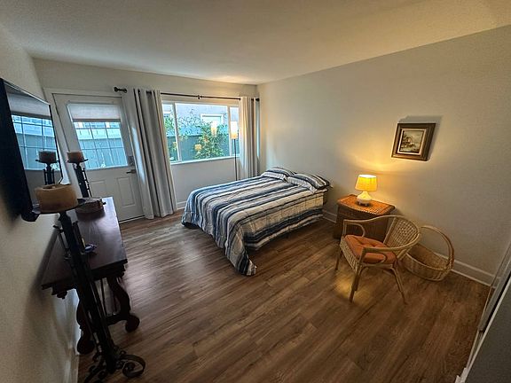 2nd image of 3962 Capri Ave #1
