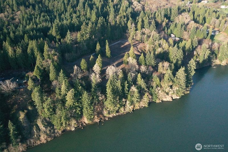 3rd image of 22 Edge Water Drive