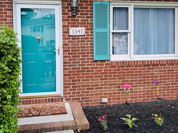 1341 Robinhood Ln, Front Royal, VA 22630