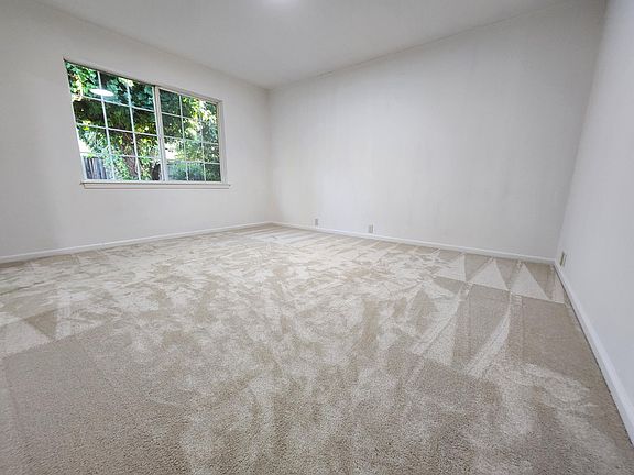 4th image of 2348 Woodland Ave