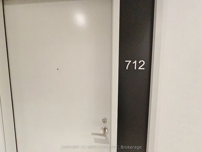 400 King St W #712 — Photo 12