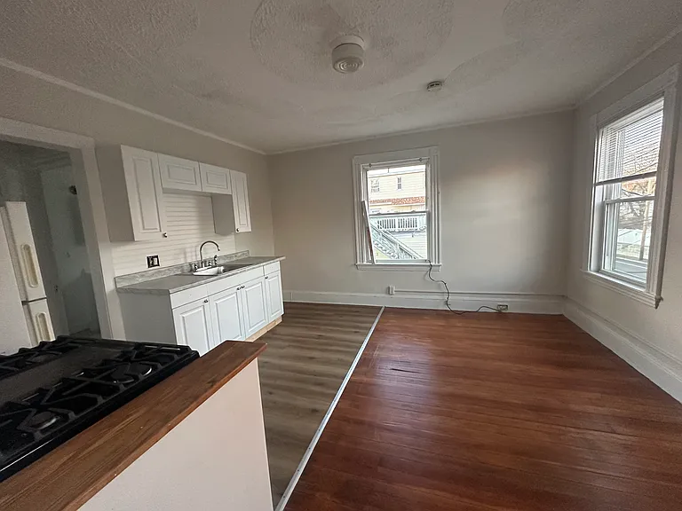 26 N Main St #4 — Photo 2