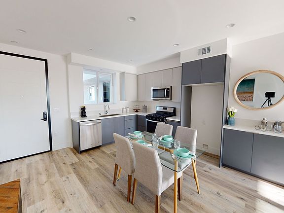 2nd image of 14540 Erwin St #Penthouse 11