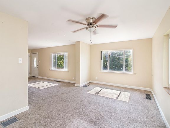 4th image of 2126 Lawn Ave